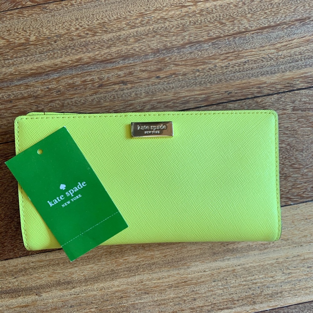 Kate spade wallet reserved for @daniboo23